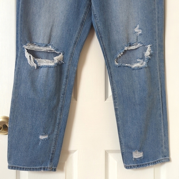 American Eagle Distressed Medium Wash High Waisted Relaxed Fit Mom Jeans Blue 12 - Picture 3 of 15